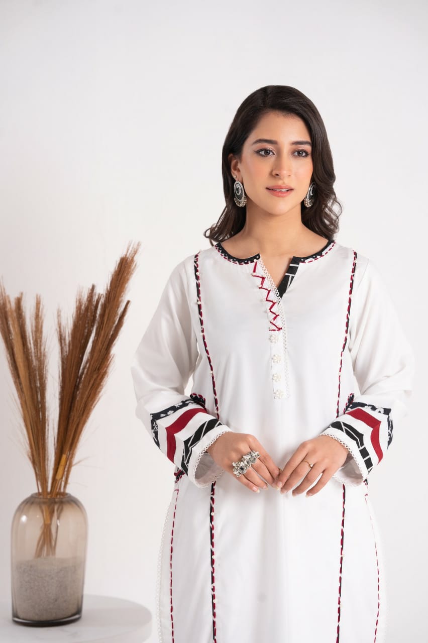 Traditional pakistani clothing